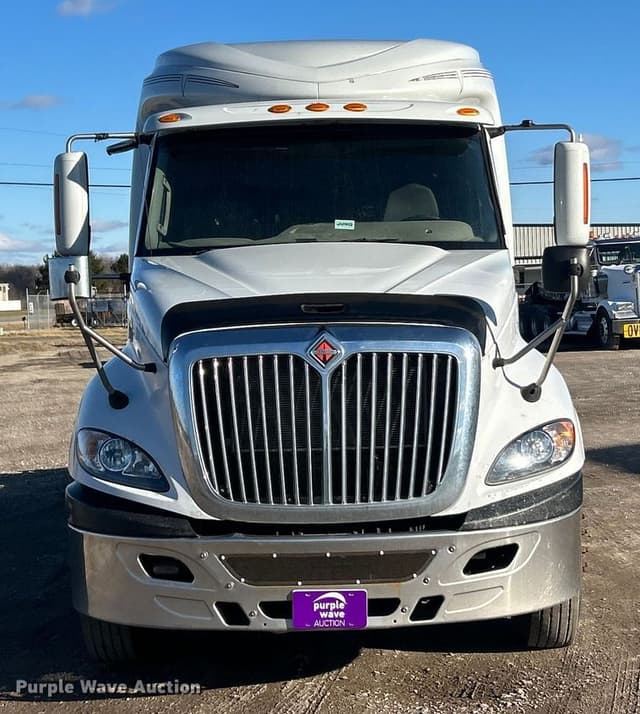 Image of International ProStar Plus 122 equipment image 1