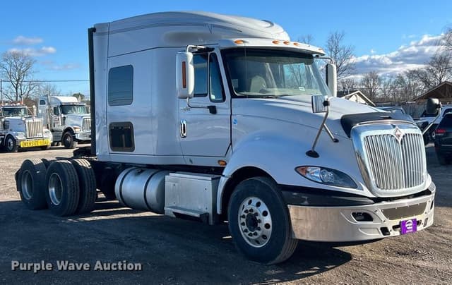 Image of International ProStar Plus 122 equipment image 2