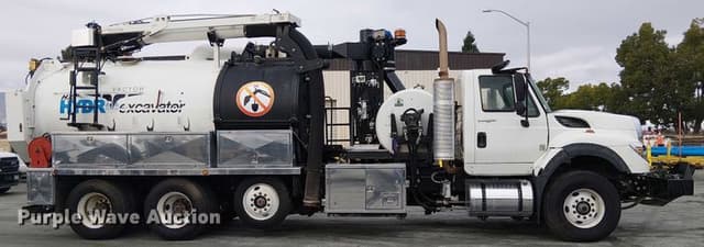 Image of International 7600 equipment image 3