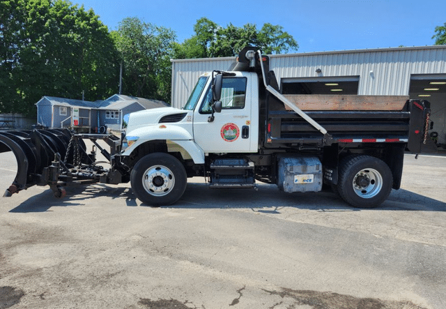 Image of International Workstar 7400 equipment image 2