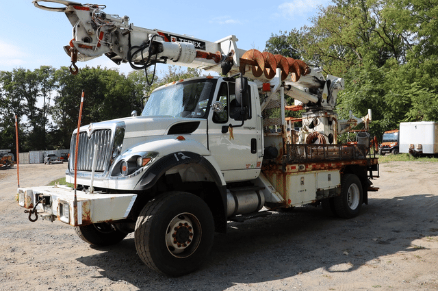Image of International Workstar 7400 equipment image 1