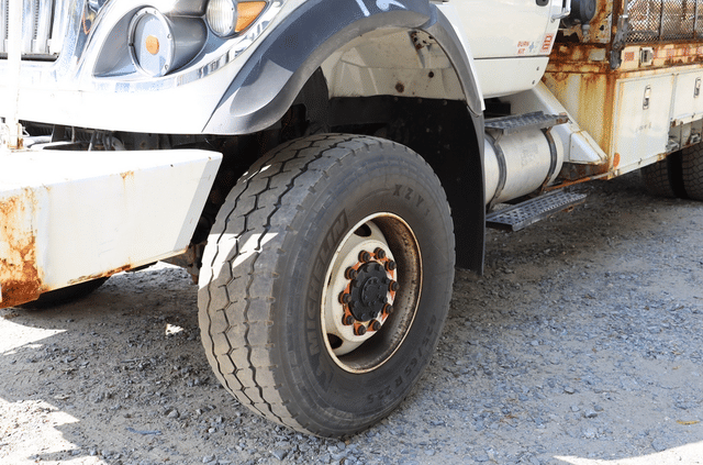 Image of International Workstar 7400 equipment image 2
