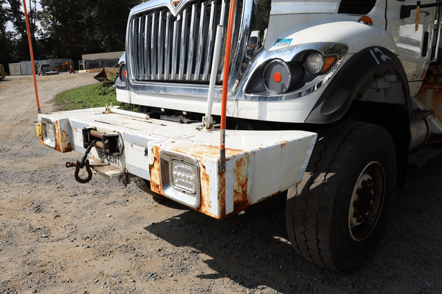 Image of International Workstar 7400 equipment image 3