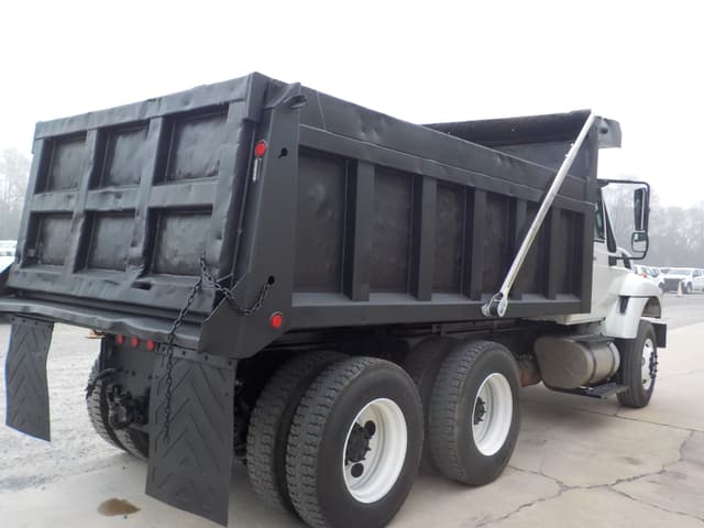 Image of International Workstar 7400 equipment image 2