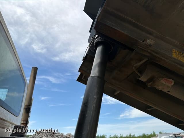 Image of International Workstar 7500 equipment image 4