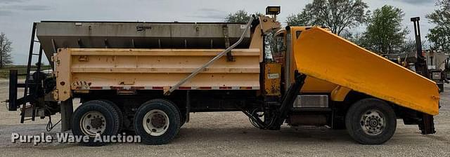Image of International Workstar 7500 equipment image 3