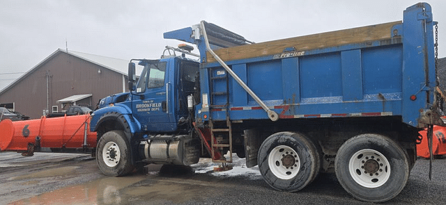 Image of International WorkStar 7600 equipment image 1