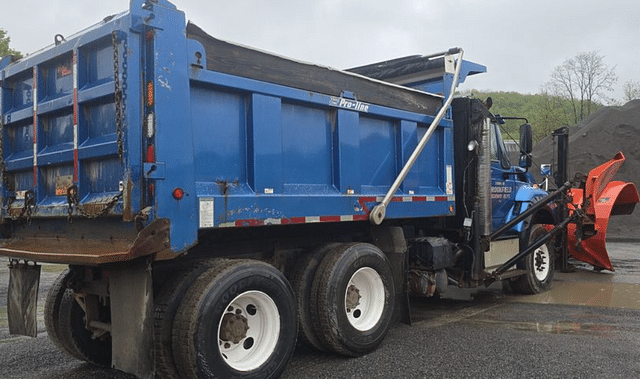 Image of International WorkStar 7600 equipment image 3