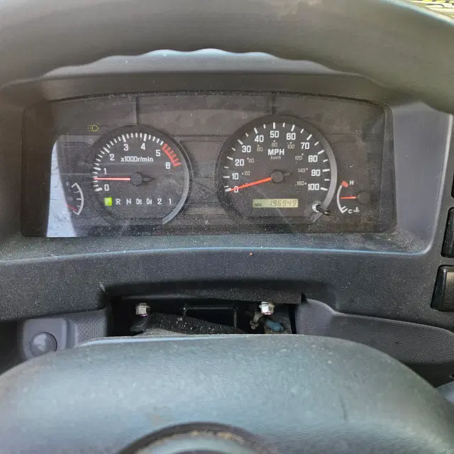 Image of Isuzu NPR equipment image 4