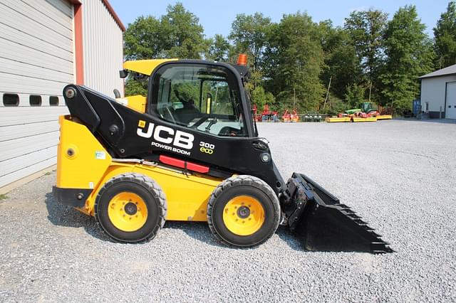 Image of JCB 300 equipment image 1