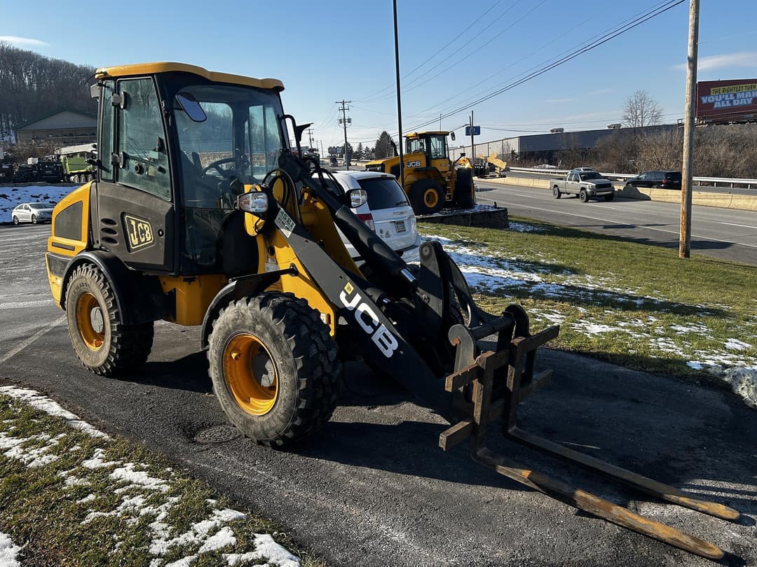 Image of JCB 407 Primary image