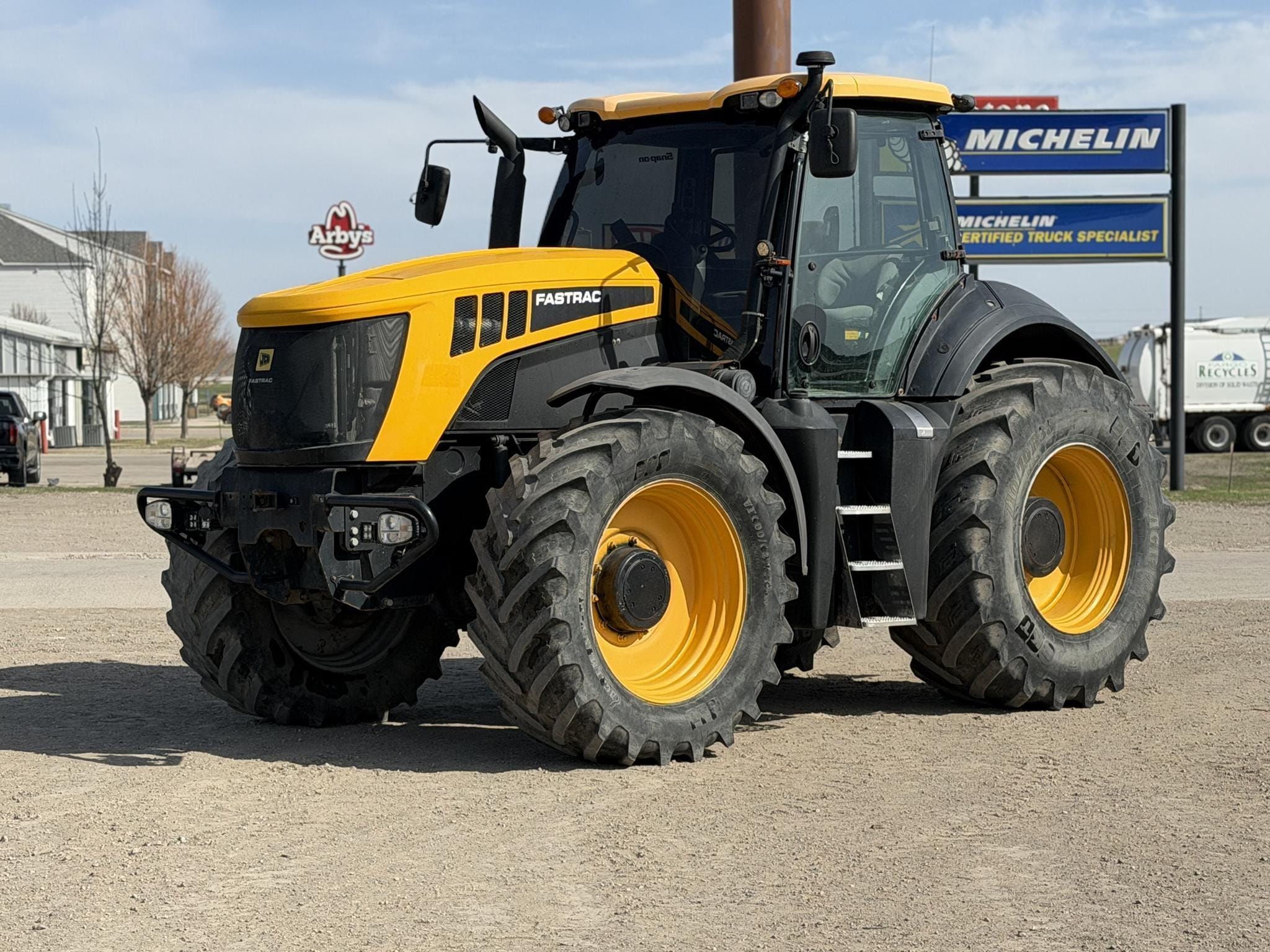 2014 JCB Fastrac 8310 Equipment Image0