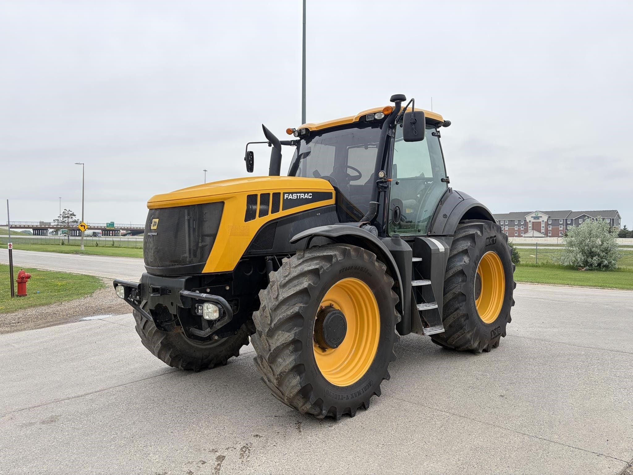 2014 JCB Fastrac 8310 Equipment Image0