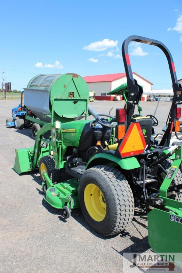 Image of John Deere 2025R equipment image 3