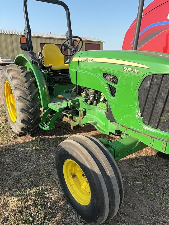 Image of John Deere 5075M equipment image 1