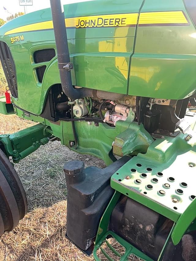 Image of John Deere 5075M equipment image 4