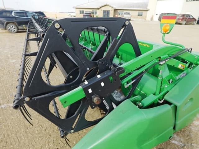 Image of John Deere 635F equipment image 4