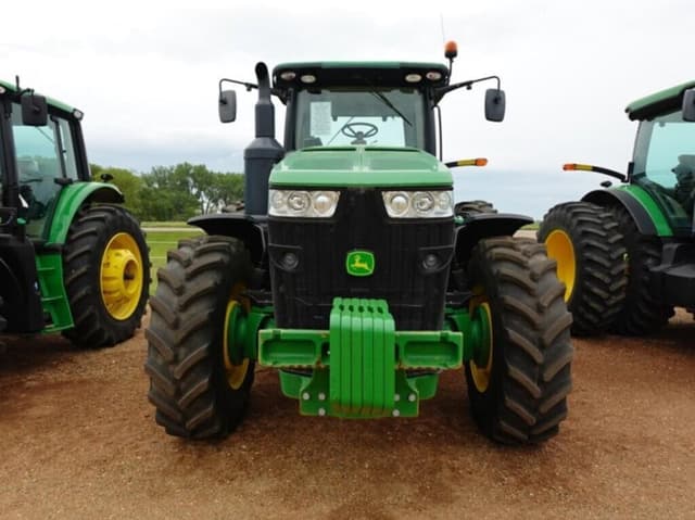 Image of John Deere 8245R equipment image 3