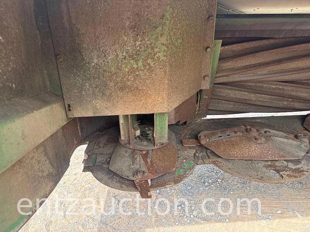 Image of John Deere 946 equipment image 2