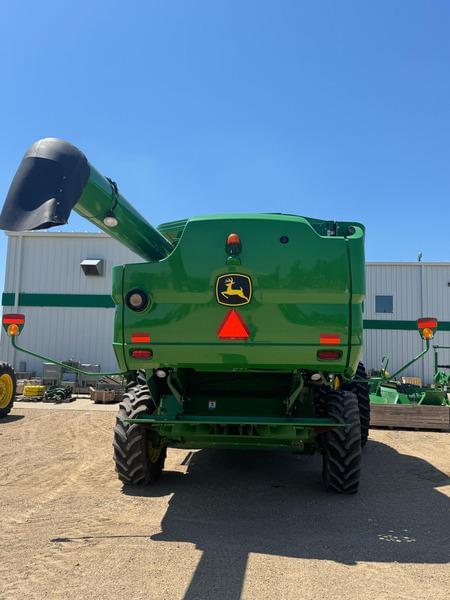 Image of John Deere S660 equipment image 4