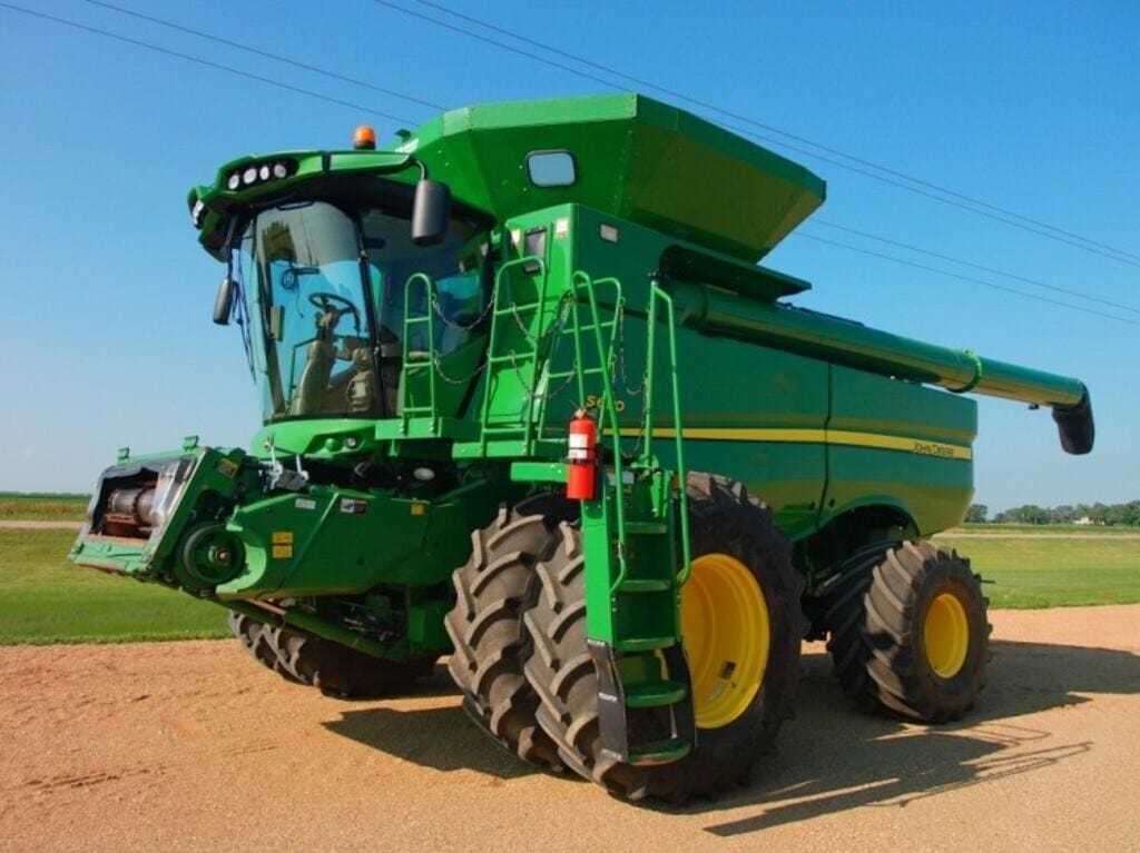 2014 John Deere S680 Equipment Image0