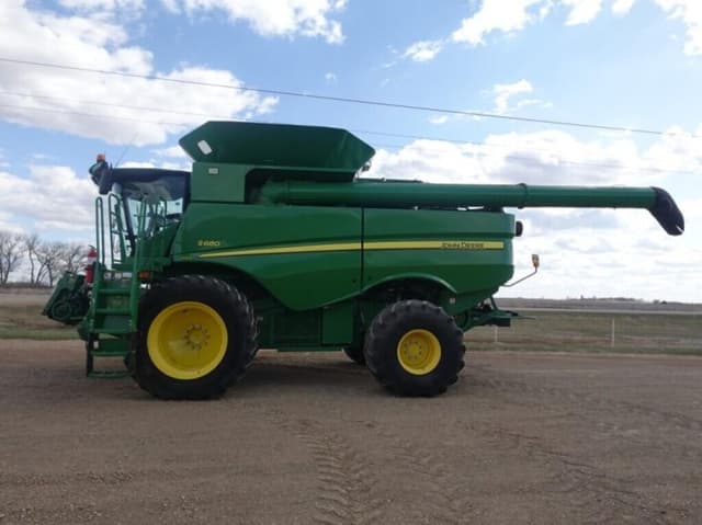 Image of John Deere S680 equipment image 1