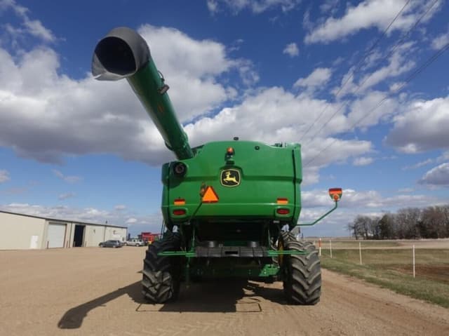Image of John Deere S680 equipment image 4