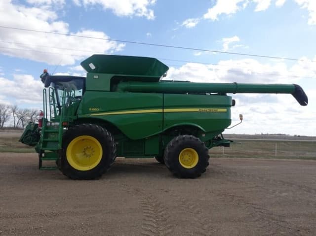 Image of John Deere S680 equipment image 1