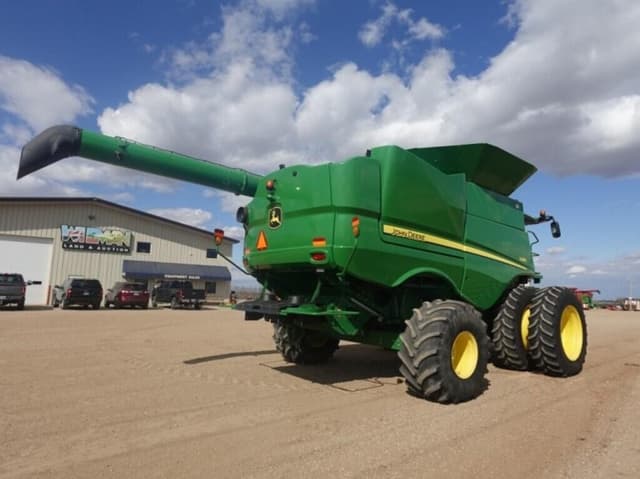 Image of John Deere S680 equipment image 3