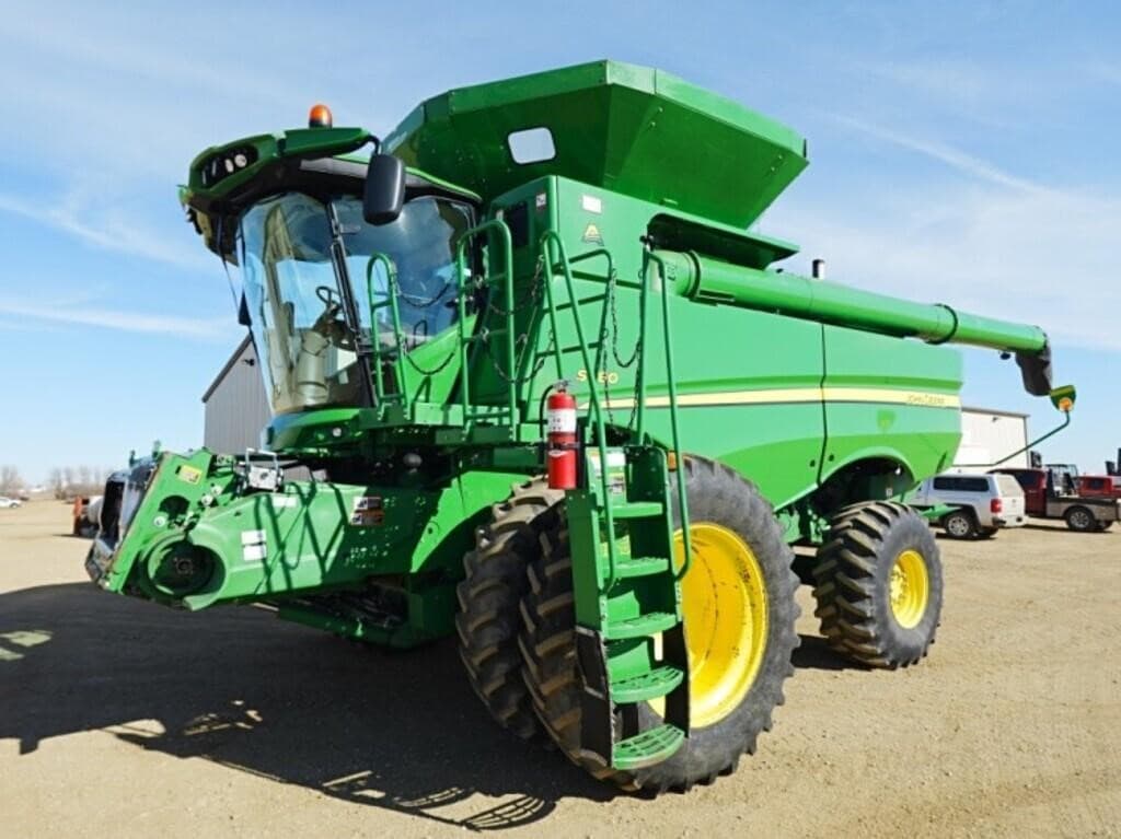 Image of John Deere S680 Primary image
