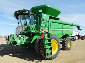 2014 John Deere S680 Image