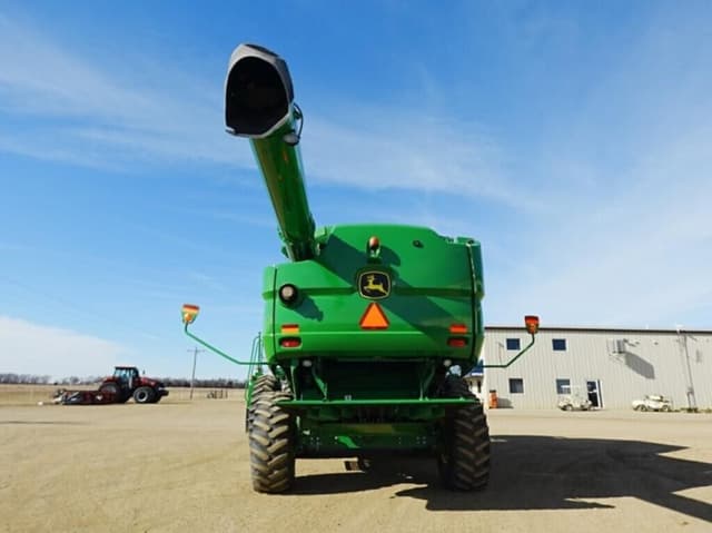 Image of John Deere S680 equipment image 2