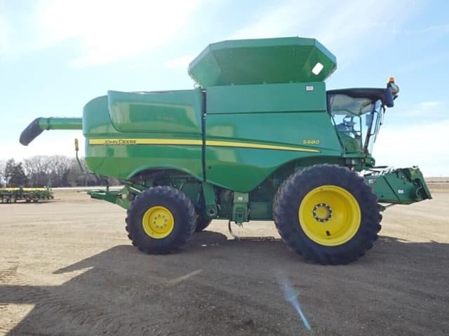 Image of John Deere S680 equipment image 3