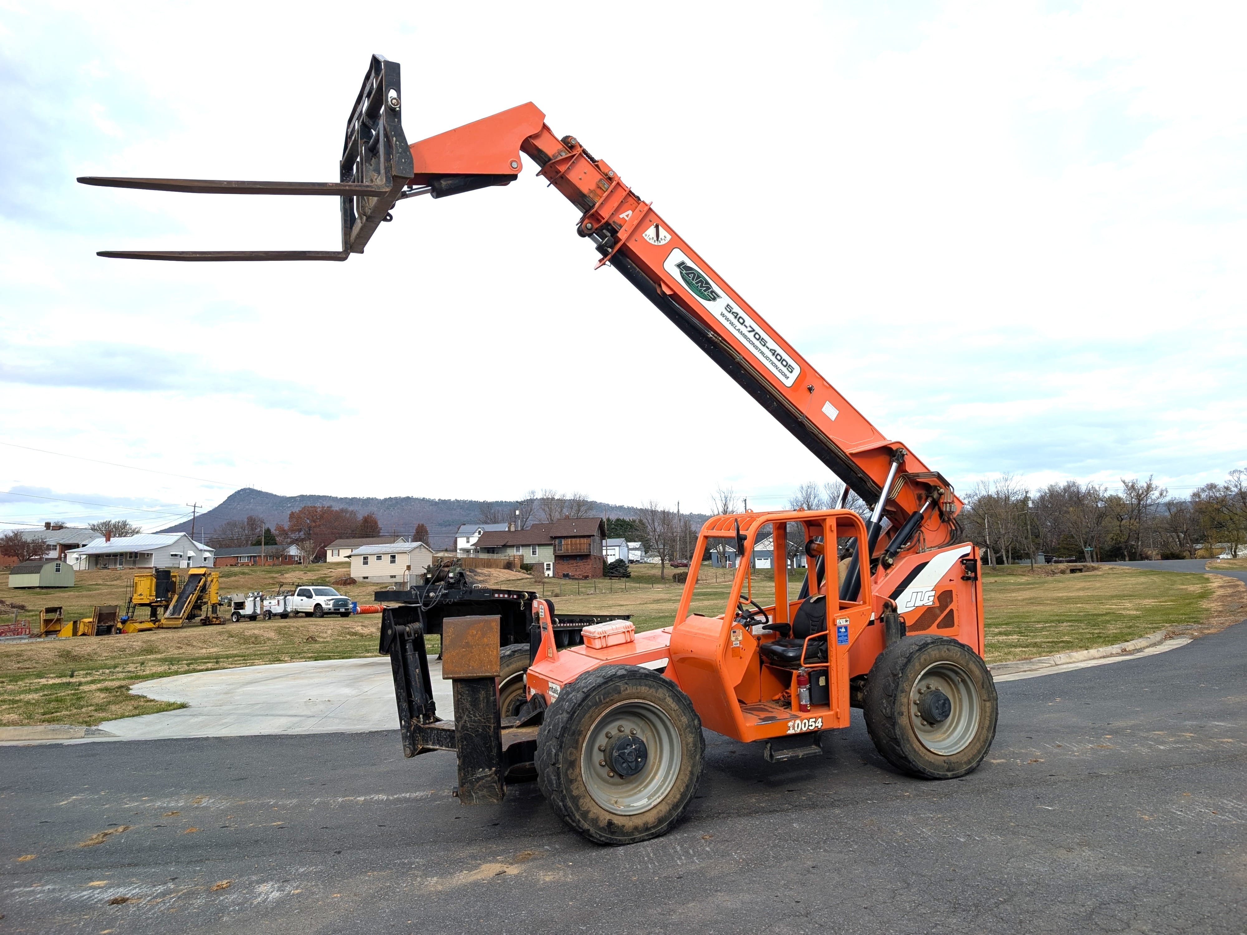 2014 JLG 10054 Equipment Image0