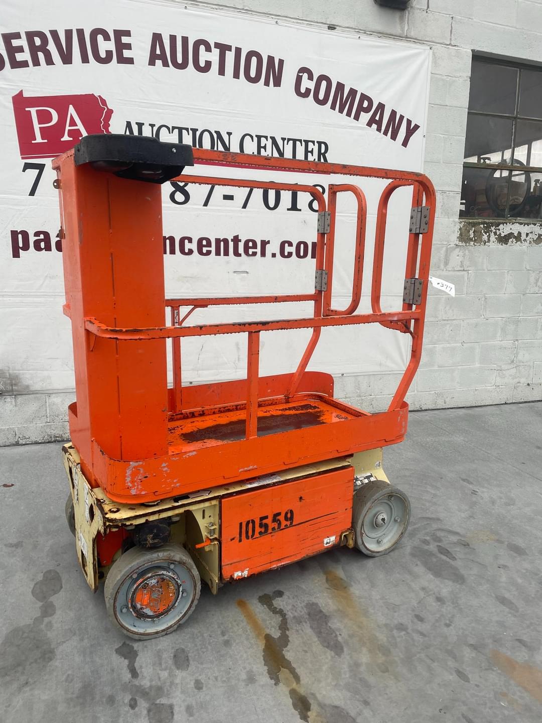 Image of JLG 1230ES Primary image