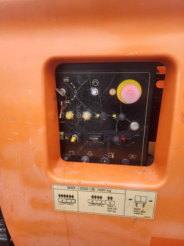 Image of JLG 3394RT equipment image 4