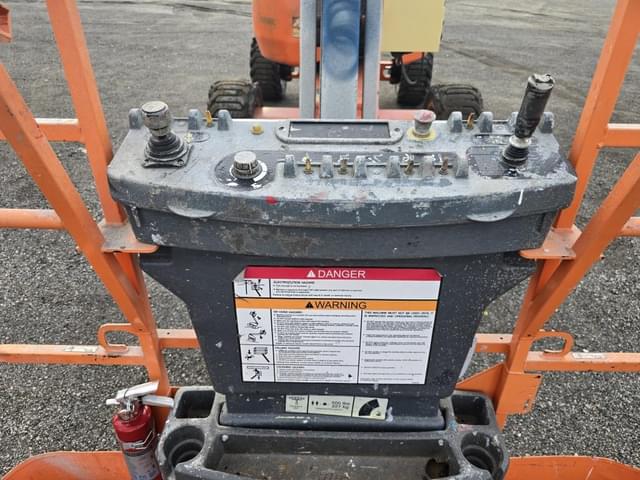 Image of JLG 450AJ equipment image 2