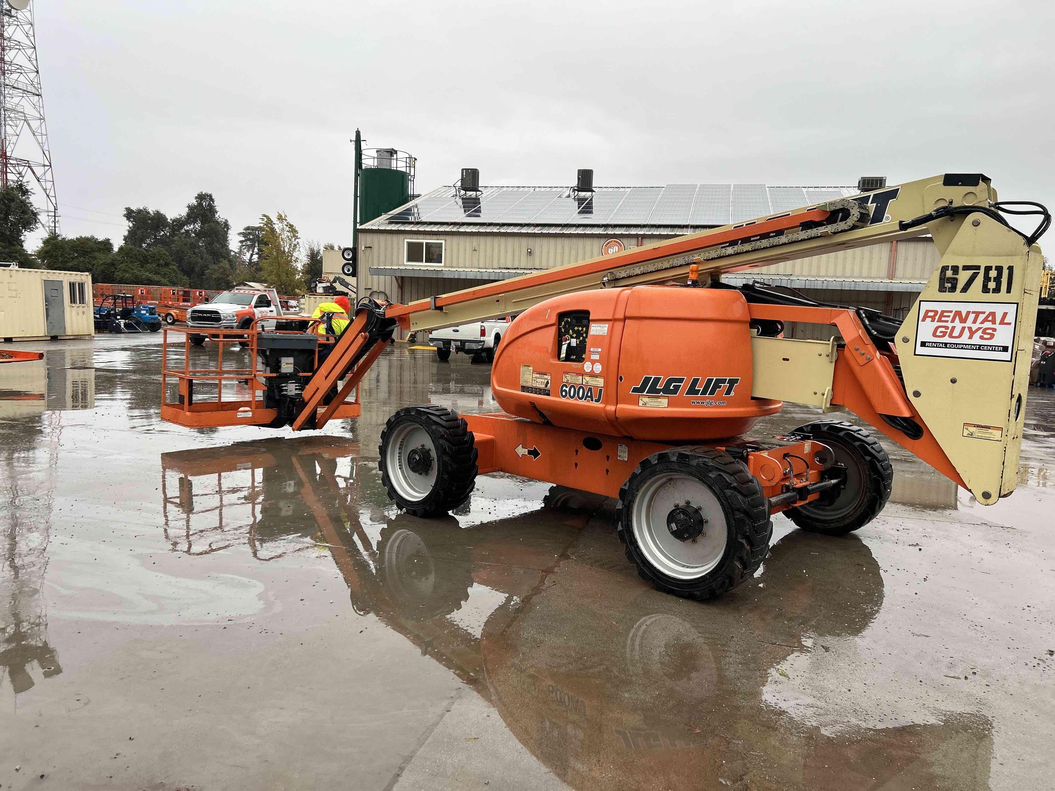 2014 JLG 600AJ Equipment Image0