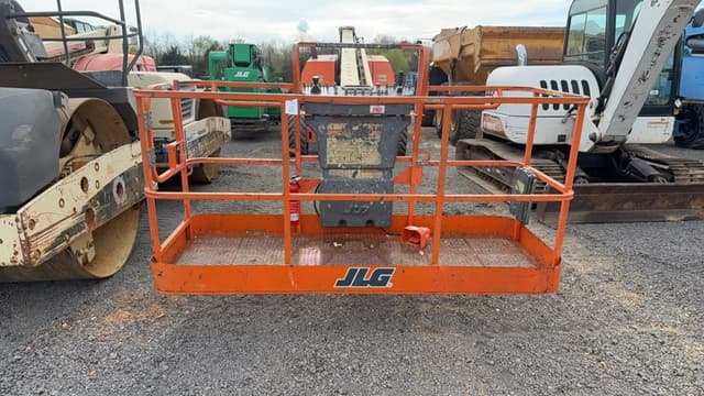 Image of JLG 800S equipment image 1
