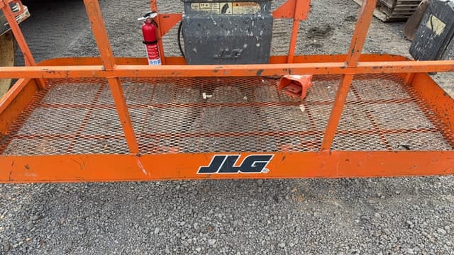 Image of JLG 800S equipment image 3