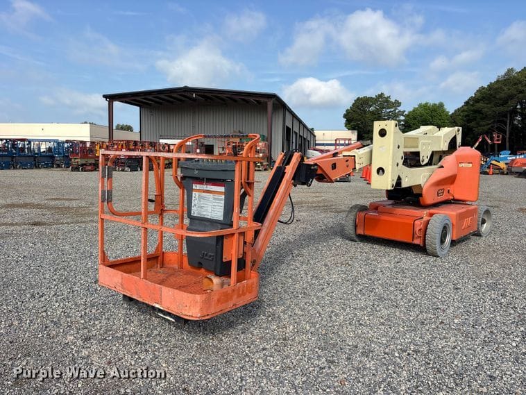 2014 JLG E400AJPN Equipment Image0