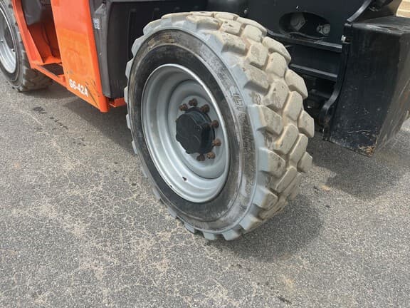 Image of JLG G6-42A equipment image 4