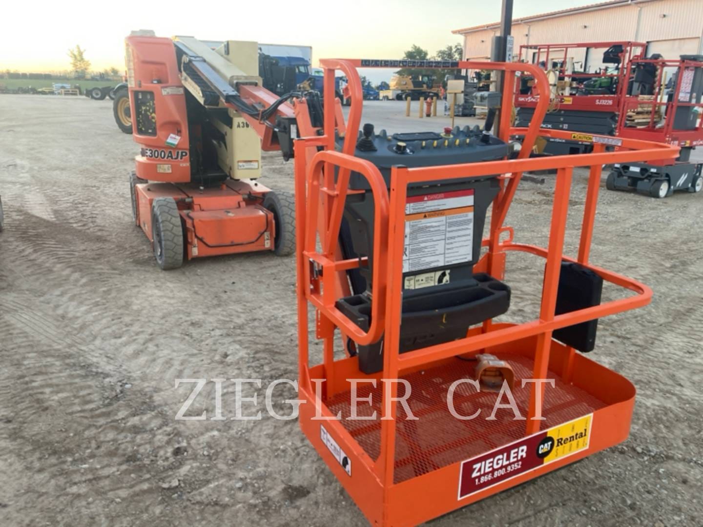 2014 JLG E300AJP Equipment Image0