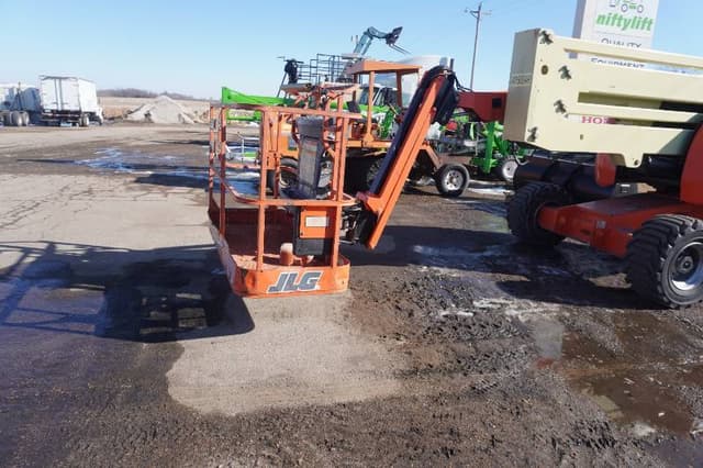 Image of JLG 450AJ equipment image 2