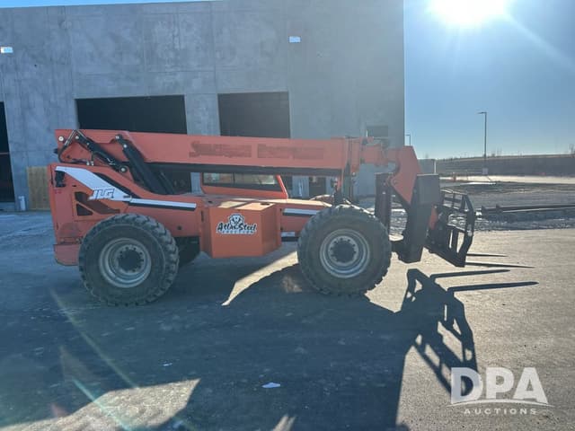 Image of JLG 10054 equipment image 1