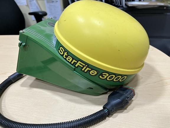 Image of John Deere StarFire 3000 equipment image 2