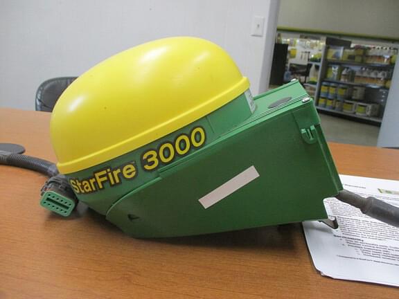 Image of John Deere StarFire 3000 equipment image 1