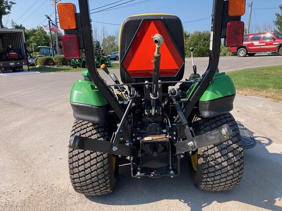 Image of John Deere 1023E equipment image 3