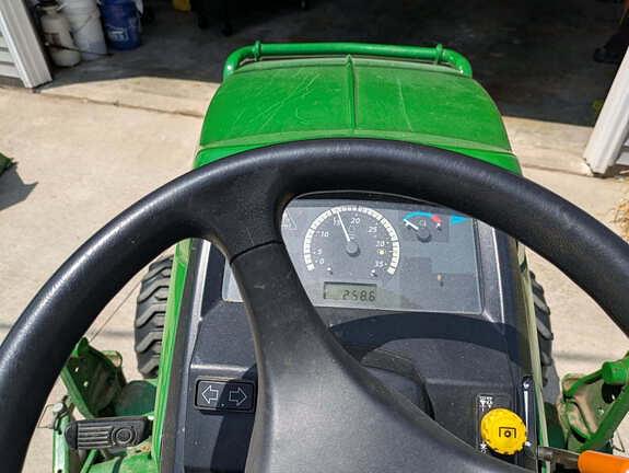 Image of John Deere 1023E equipment image 4