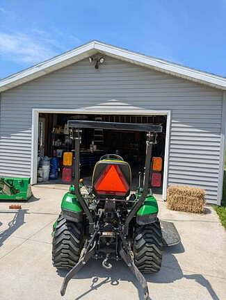 Image of John Deere 1023E equipment image 3